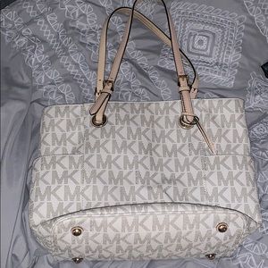 Micheal kors purse